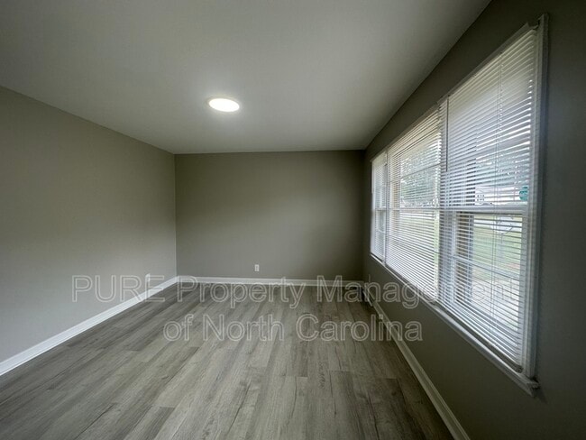 Building Photo - 3760 Whitfield Rd