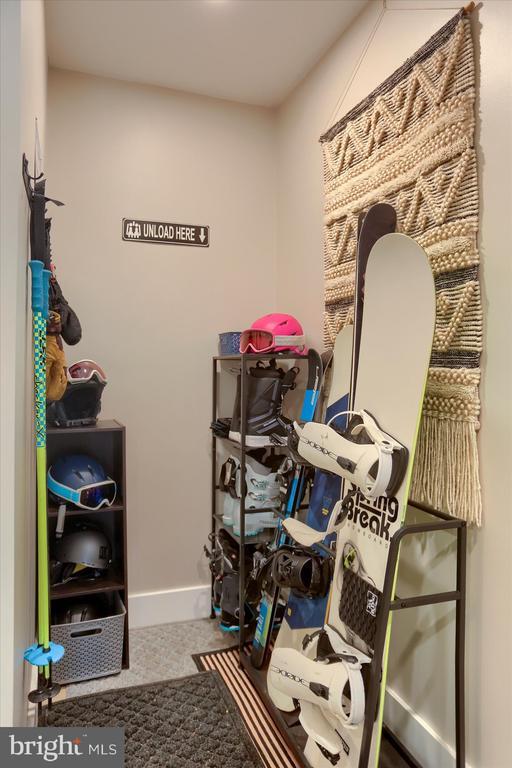 Foto del edificio - 1365 Roundtop Rd