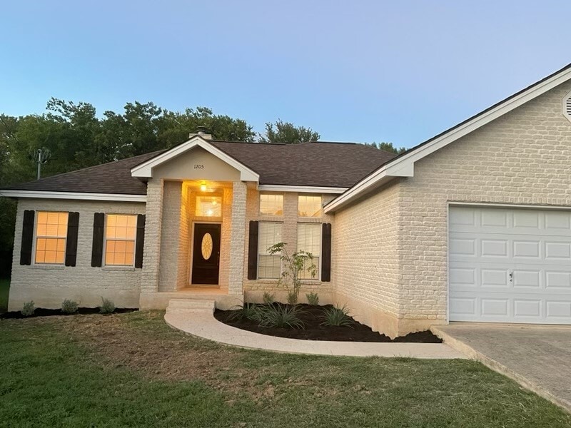 Primary Photo - 1205 Cimarron Ct