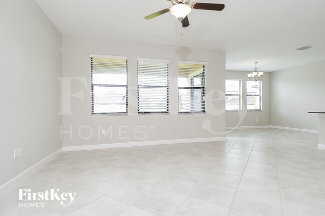 Building Photo - 9823 Ivory Dr