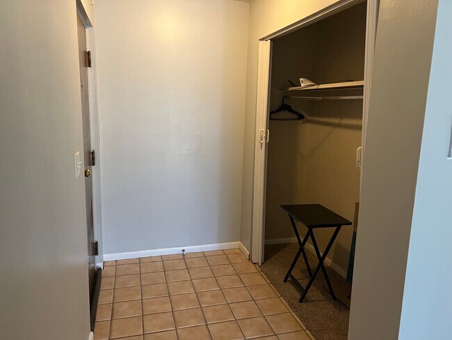 entry - 422 Forest Green Dr