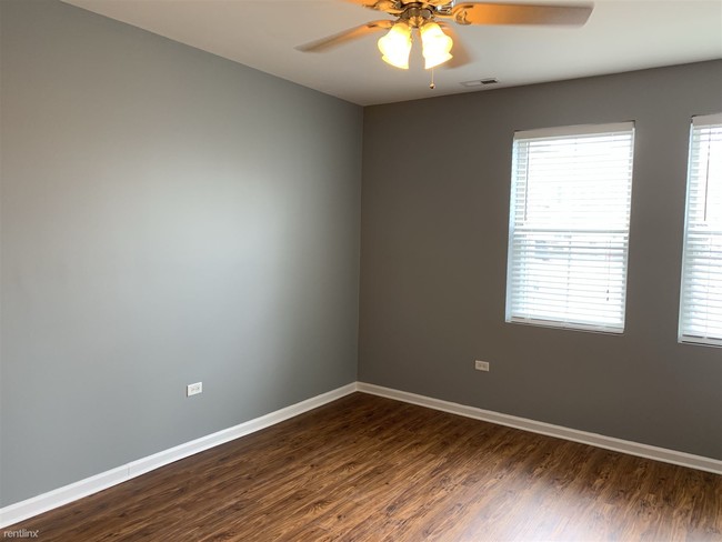 Building Photo - 2 br, 2 bath  - 2215 Aurora Dr Unit 1