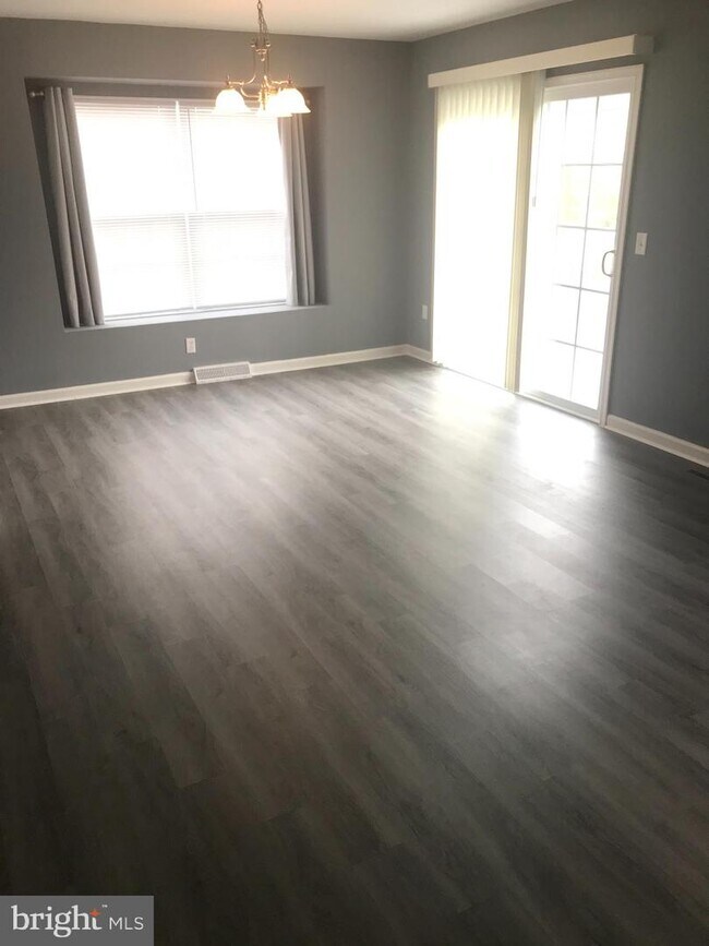 Foto del edificio - 227 E Sheldrake Cir