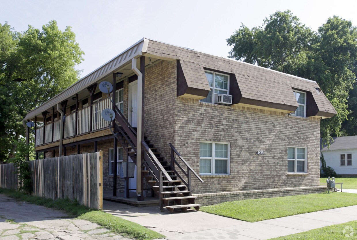 Primary Photo - 2423 E 7th St