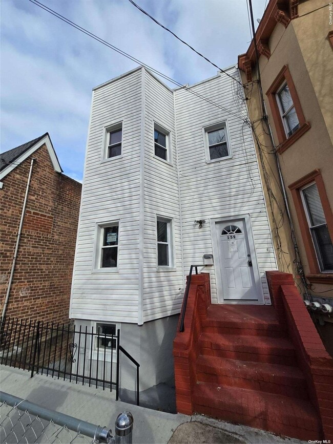Building Photo - 159 Montauk Ave.