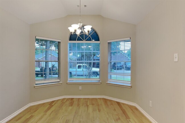 Foto del edificio - 3344 Zubin Ln