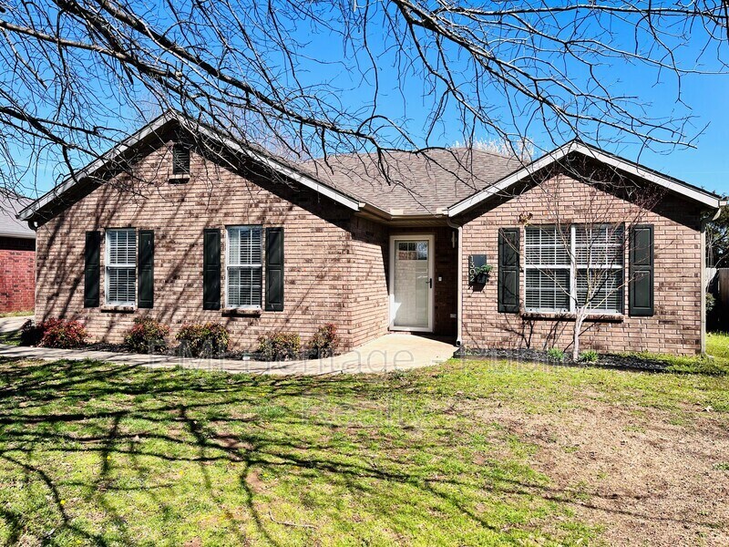 1302 Tradition Ave, Fayetteville, AR 72704 House Rental in