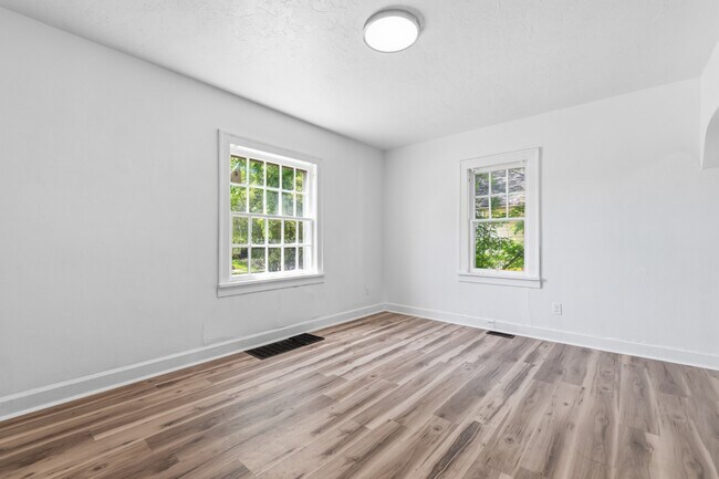 Foto del edificio - 2442 Morton St