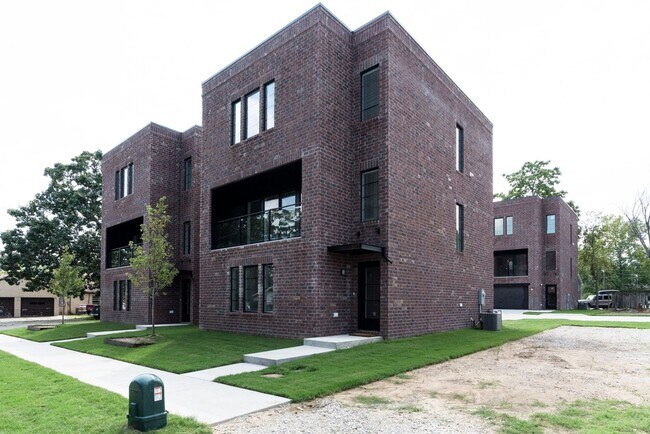 Foto del edificio - 861 Capitol Dr