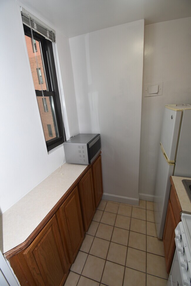 Building Photo - River Place #710-E