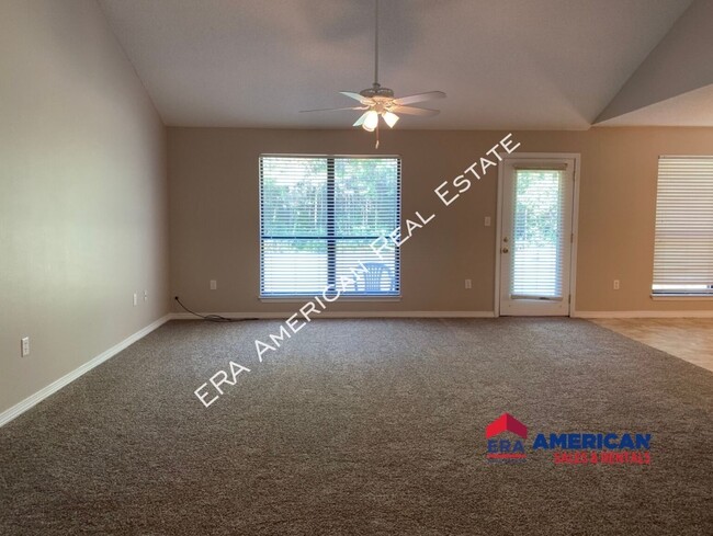 Foto del edificio - 2365 Hemlock Dr