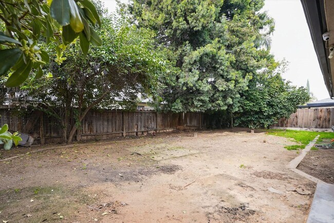 Foto del edificio - 4115 N Briarwood Ave