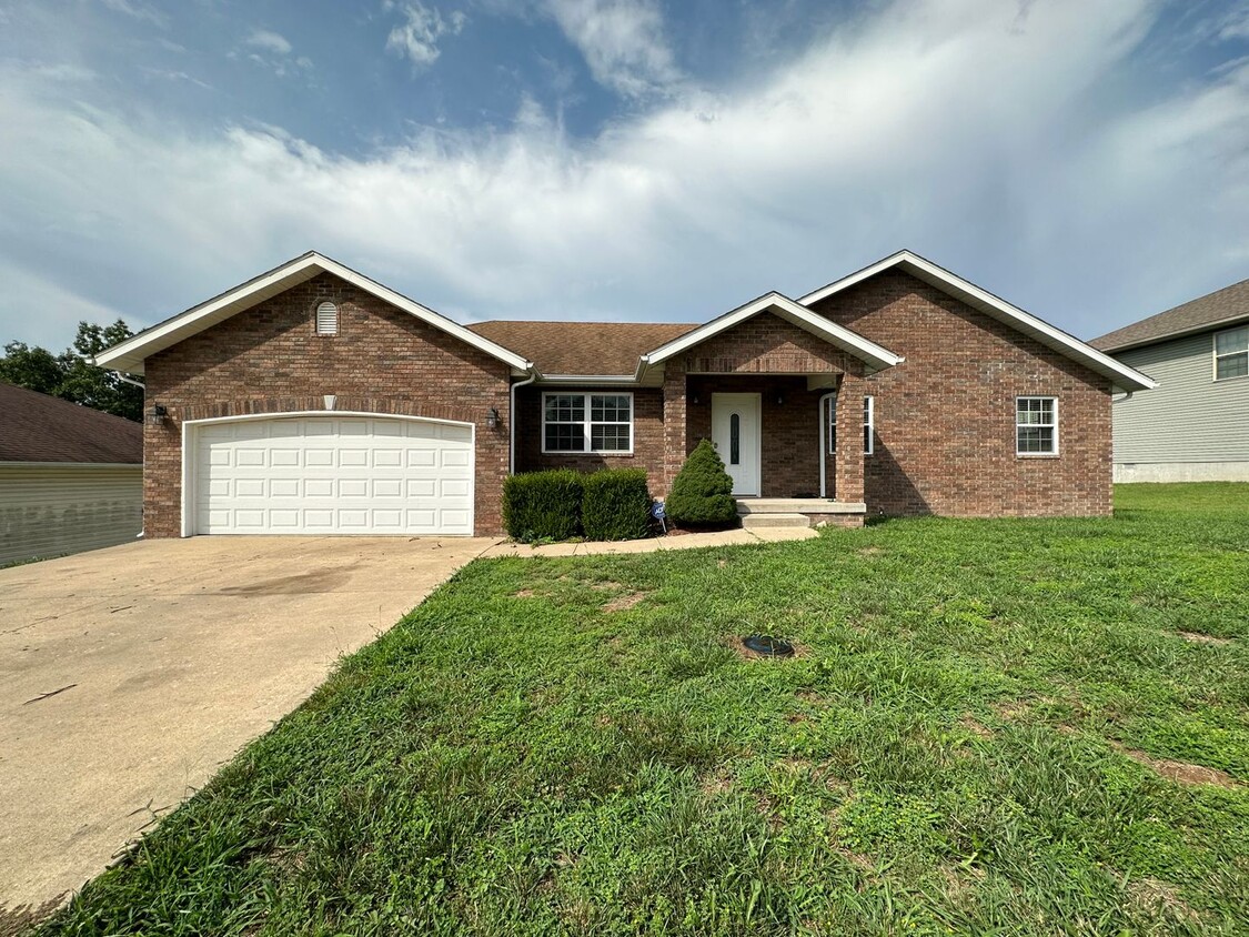Primary Photo - Your Dream Rental Awaits in Osage Hills – ...