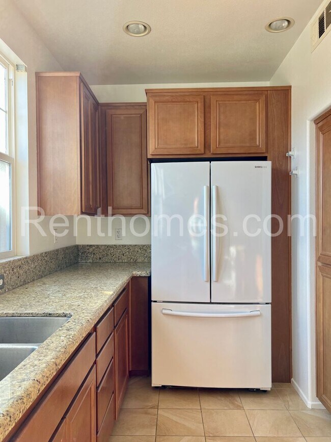 Foto del edificio - 16956 Laurel Hill Ln