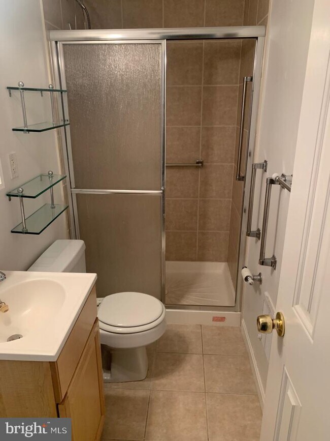 Building Photo - 802 Floral Pl NW