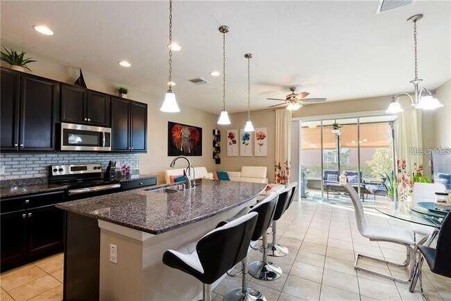 Foto del edificio - 6959 Towne Lake Rd
