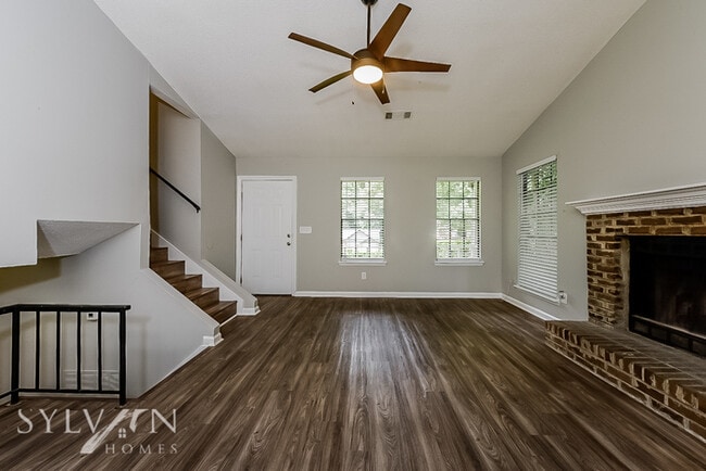 Building Photo - Lease today! No extra charge for contentme...