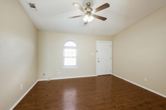 Foto del edificio - 638 Hood St