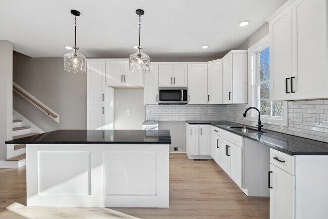 Foto del edificio - 2111 Chadwell Retreat Dr