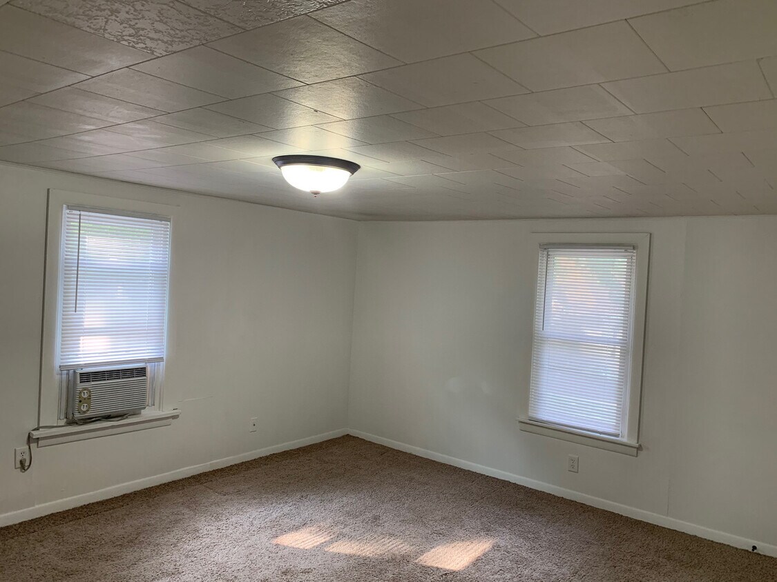 809 E High St Unit 3, Urbana, IL 61801 Room for Rent in Urbana, IL