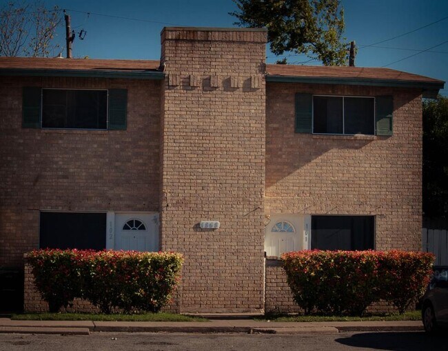 Foto del edificio - 1745 Wooten Park Dr