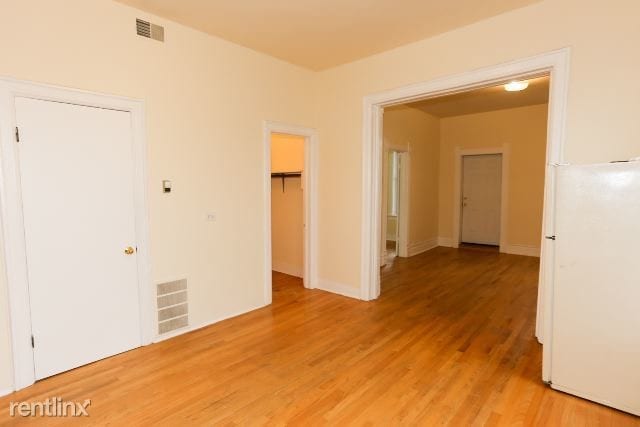 Building Photo - 1049 N Wolcott Ave