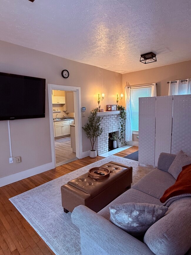 Building Photo - 88 E Center St