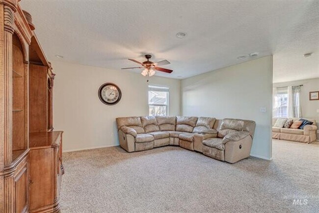 Foto del edificio - 5 Bedroom Home in South Boise _ Community ...