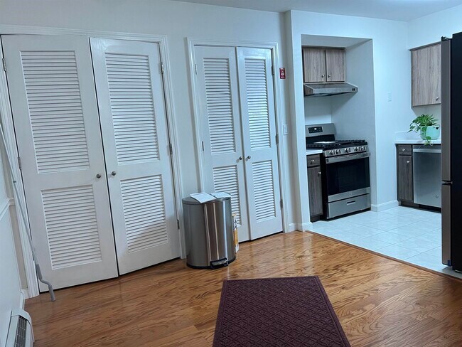 Building Photo - 810 Springbrook Cir