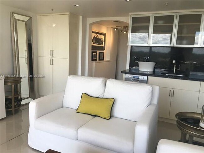 Foto del edificio - 2951 S Bayshore Dr