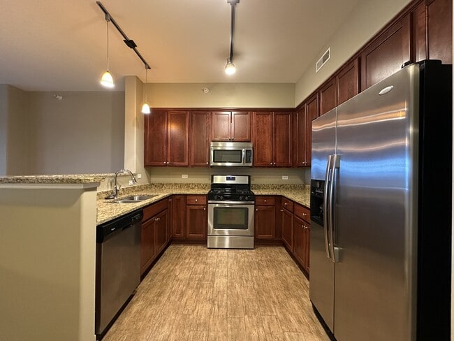 Building Photo - 2 Itasca Place