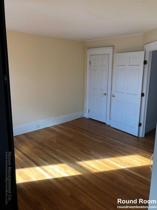 Building Photo - Brookline 2 Bed available September 1st - ...