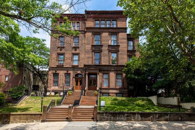 Photo - 2213 Green St Apartments
