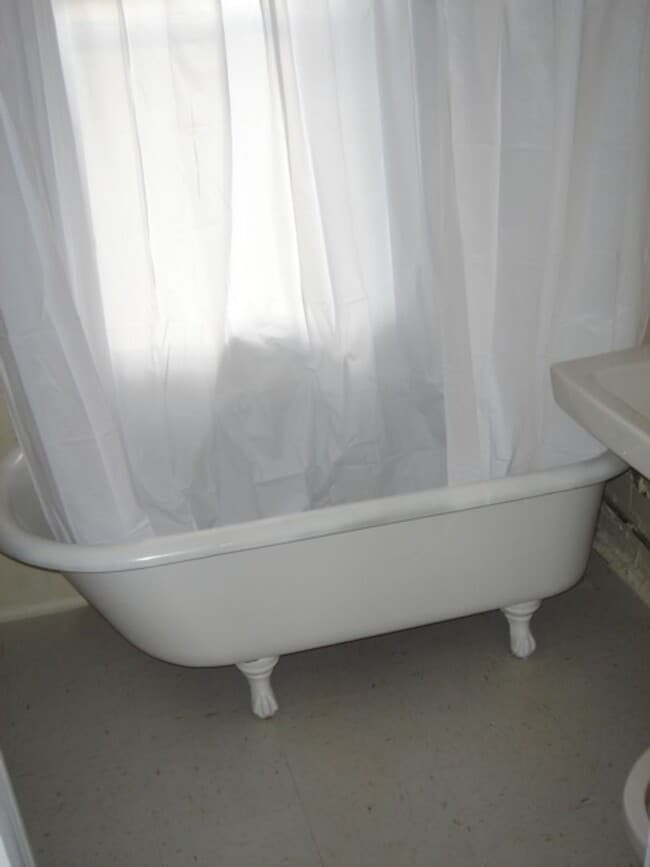 Photo - Renovated May 1 Studio NO FEE Heat HW inc Students ok  Seconds to Green line House