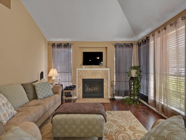 Building Photo - 2213 Margalene Way