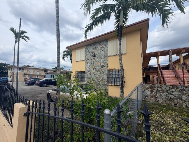 Building Photo - 47 NW 47th Ave