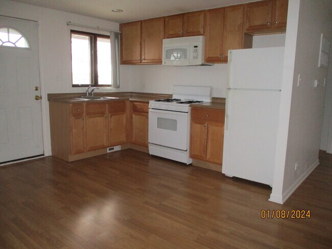 Building Photo - 8813 S Komensky Ave
