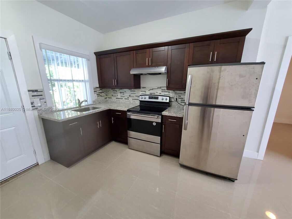 Foto principal - 701 Columbus Pkwy
