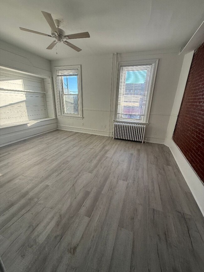 Foto del edificio - 2083 E Clearfield St