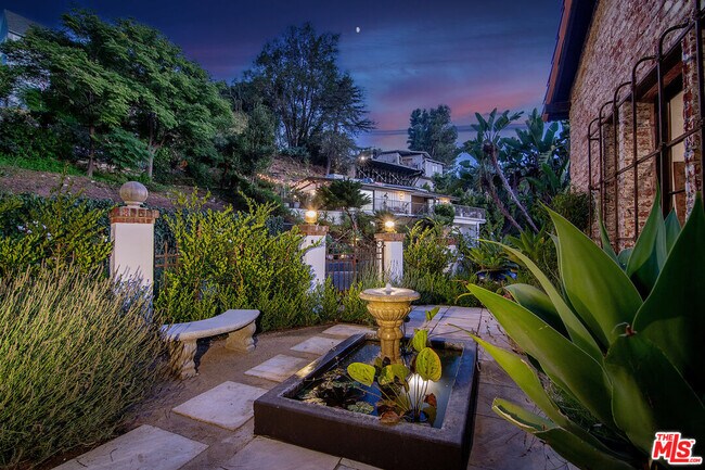 Foto del edificio - 3475 N Knoll Dr