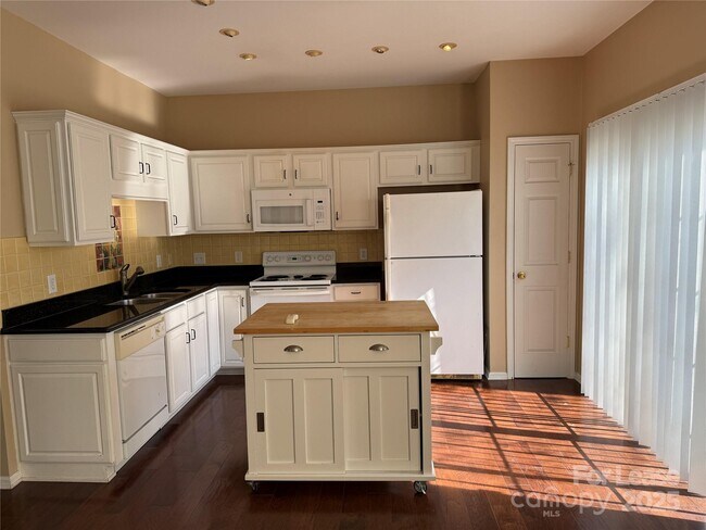 Foto del edificio - 8005 Flanders St