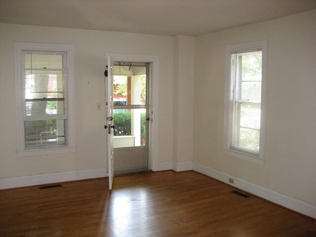 Building Photo - 212 Utica St