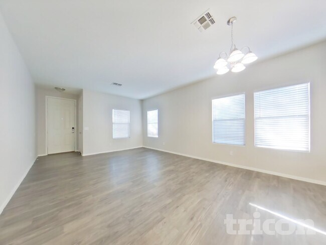 Foto del edificio - 15409 W Cameron Dr