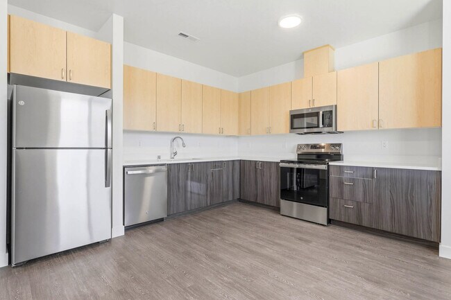 Building Photo - The Ridge Townhomes