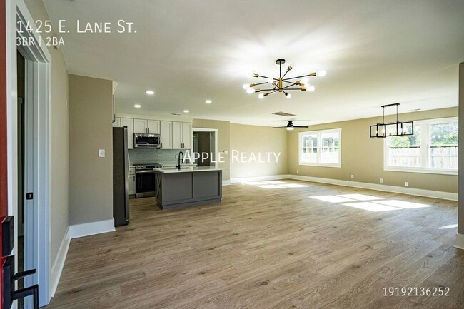 Foto del edificio - 1425 E Lane St