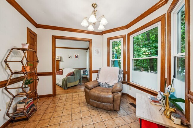 Foto del edificio - Beautiful 3br/2.5ba Two-Story Home 15 Minu...