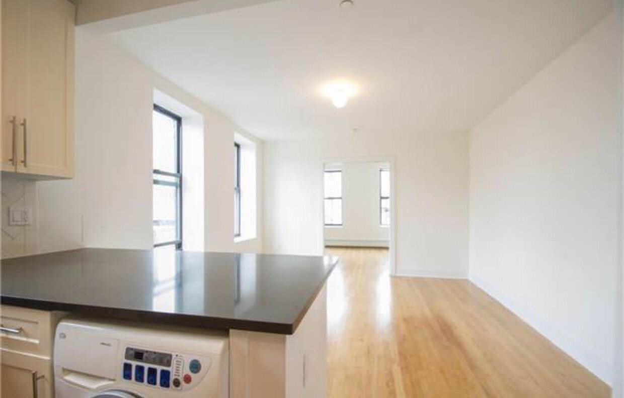 Primary Photo - 305 W 150th St