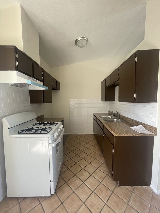 Building Photo - 204 Prado Rd