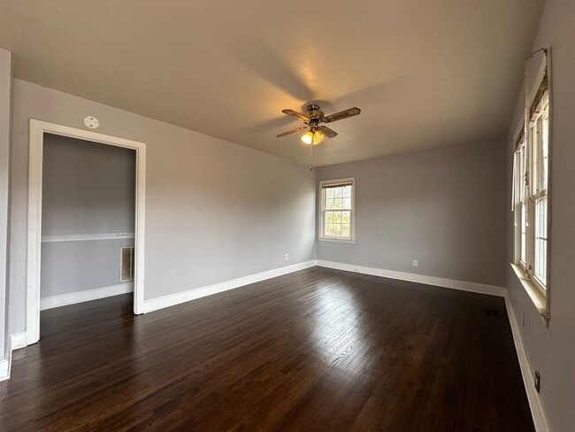 Foto del edificio - THREE BEDROOM RANCH