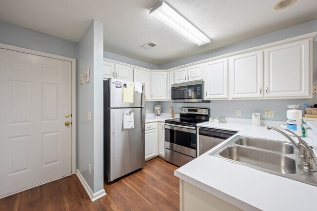 Building Photo - 598 Blue Stem Dr